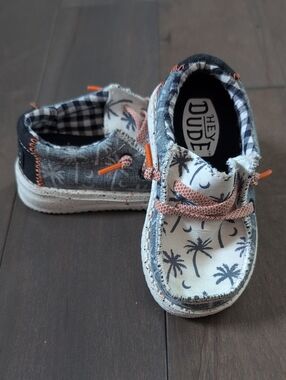Hey Dude Little Kids' Size 5 Palm Print Shoes